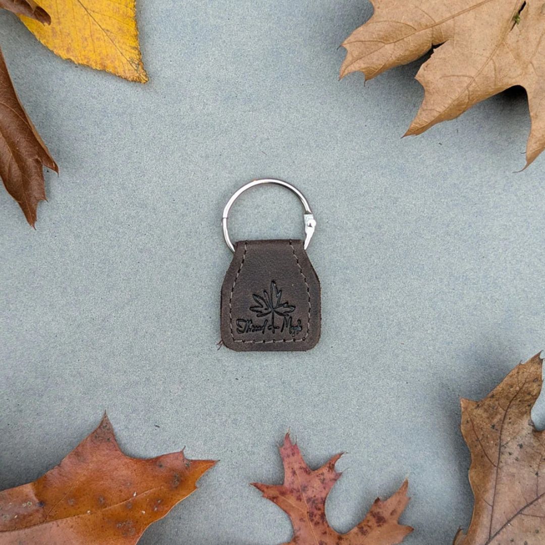 Magnetisk markørholder i skinn - Strikkeredet Design - Thread and Maple håndlagde lærprodukter