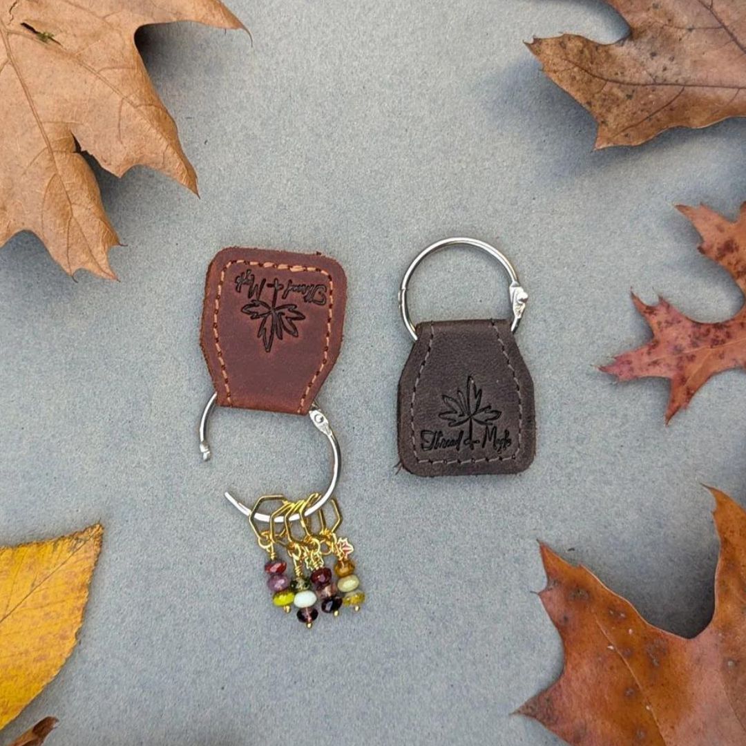 Magnetisk markørholder i skinn - Strikkeredet Design - Thread and Maple håndlagde lærprodukter