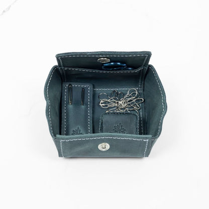 Magnetisk tilbehørspung i ekte skinn fra Thread & Maple - Strikkeredet Design - Thread and Maple håndlagde lærprodukter