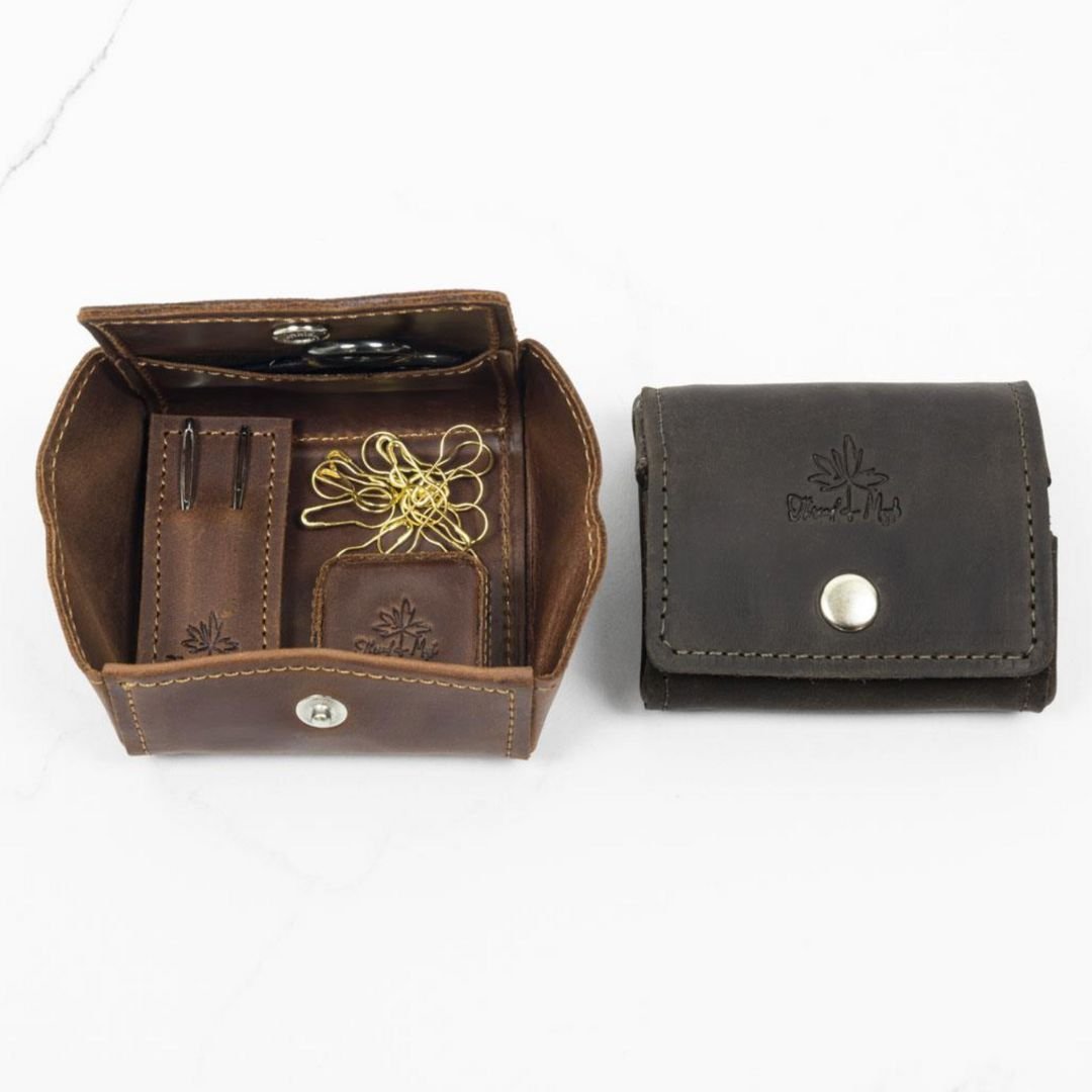 Magnetisk tilbehørspung i ekte skinn fra Thread & Maple - Strikkeredet Design - Thread and Maple håndlagde lærprodukter