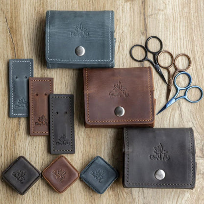 Magnetisk tilbehørspung i ekte skinn fra Thread & Maple - Strikkeredet Design - Thread and Maple håndlagde lærprodukter