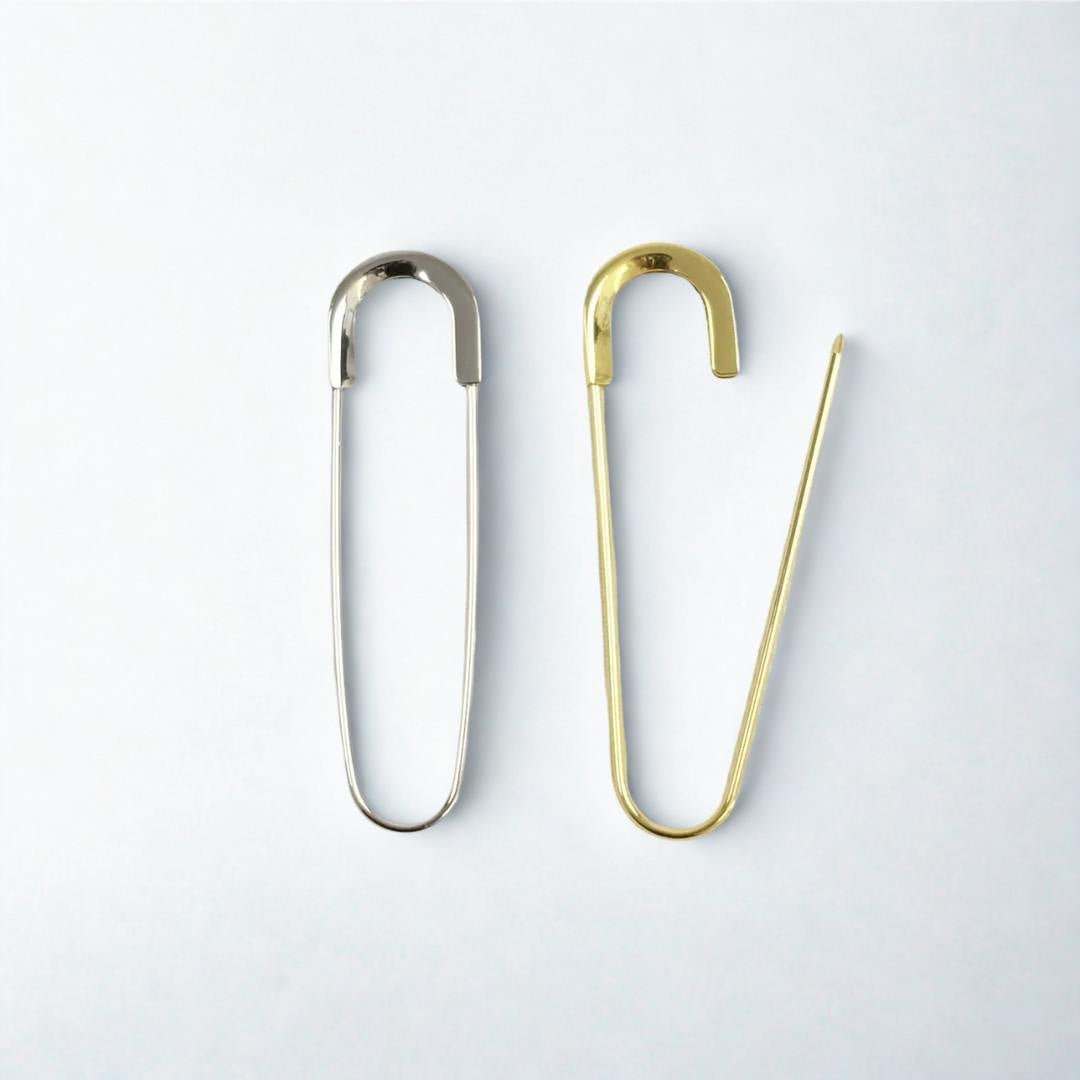 Maskeholder i gull - og sølvfarget metall - Strikkeredet Design - Annet strikketilbehør