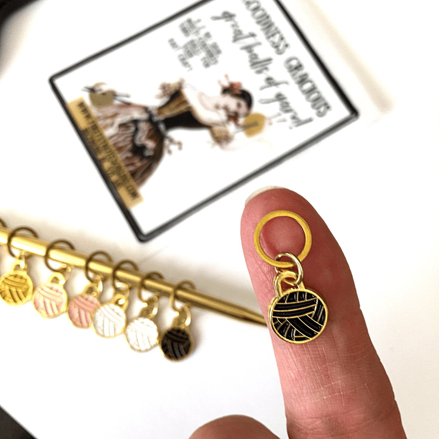 Maskemarkører – garnnøste – Firefly Notes - Strikkeredet Design -