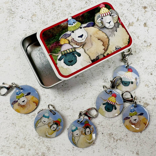 Maskemarkører i boks – happy sheep – Emma Ball - Strikkeredet Design - 