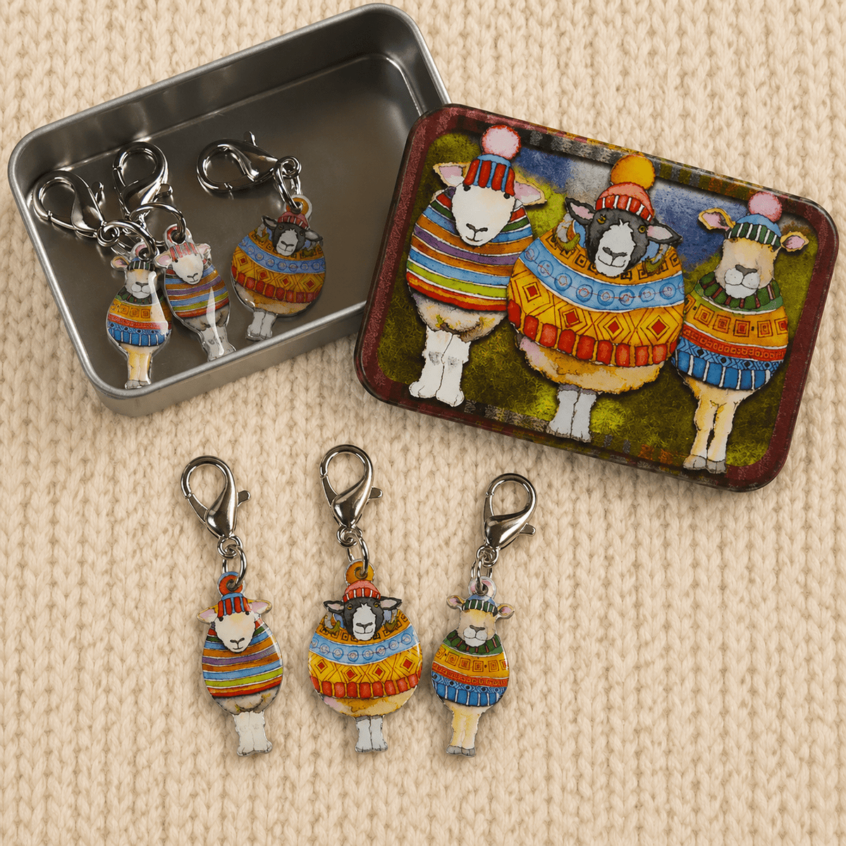 Maskemarkører i boks – karabinkrok – Sheep In Stripes (figur) – Emma Ball - Strikkeredet Design - Strikketilbehør
