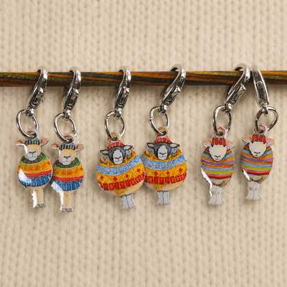 Maskemarkører i boks – karabinkrok – Sheep In Stripes (figur) – Emma Ball - Strikkeredet Design - Strikketilbehør
