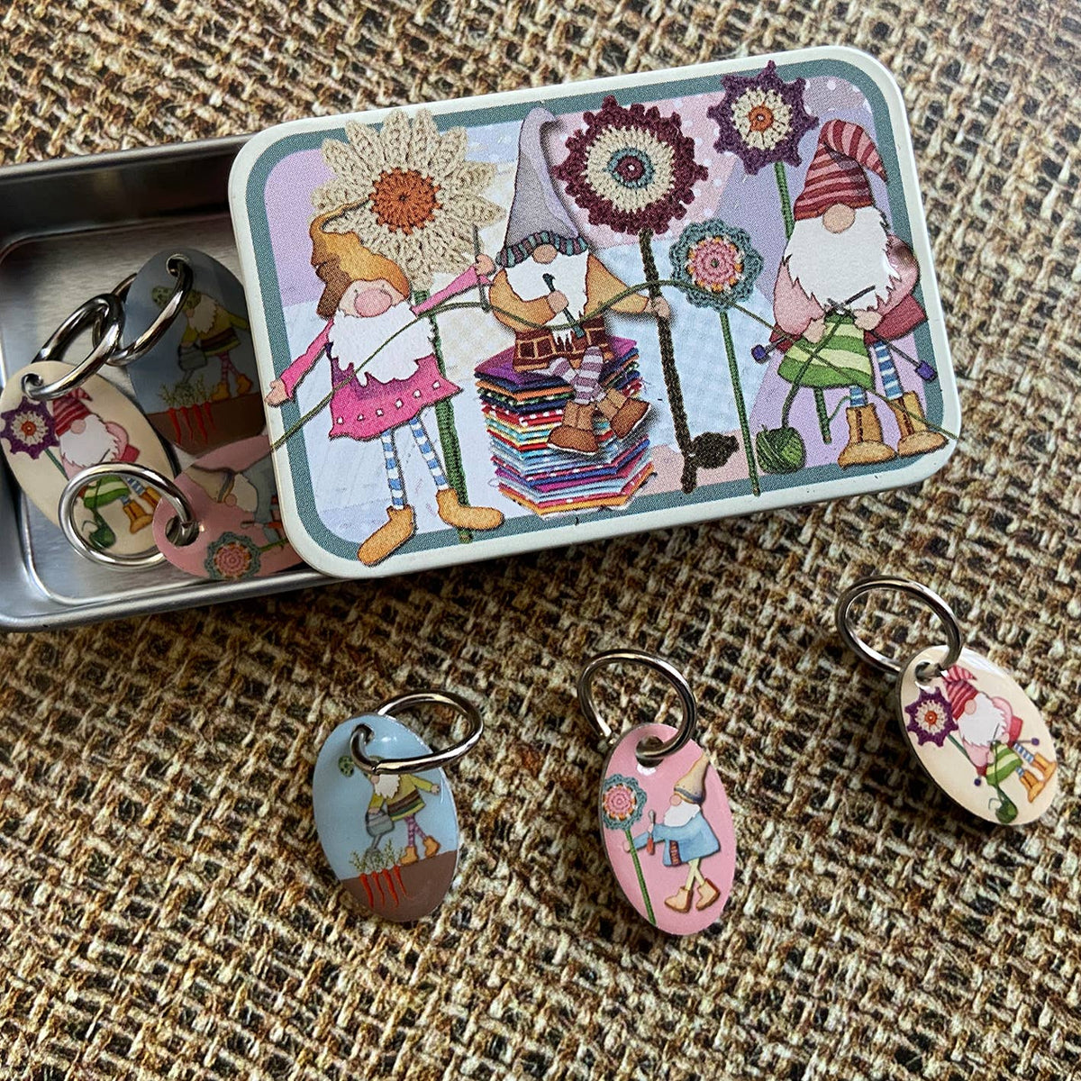 Maskemarkører i boks – ring – Crafting Gnomes – Emma Ball - Strikkeredet Design - Strikketilbehør