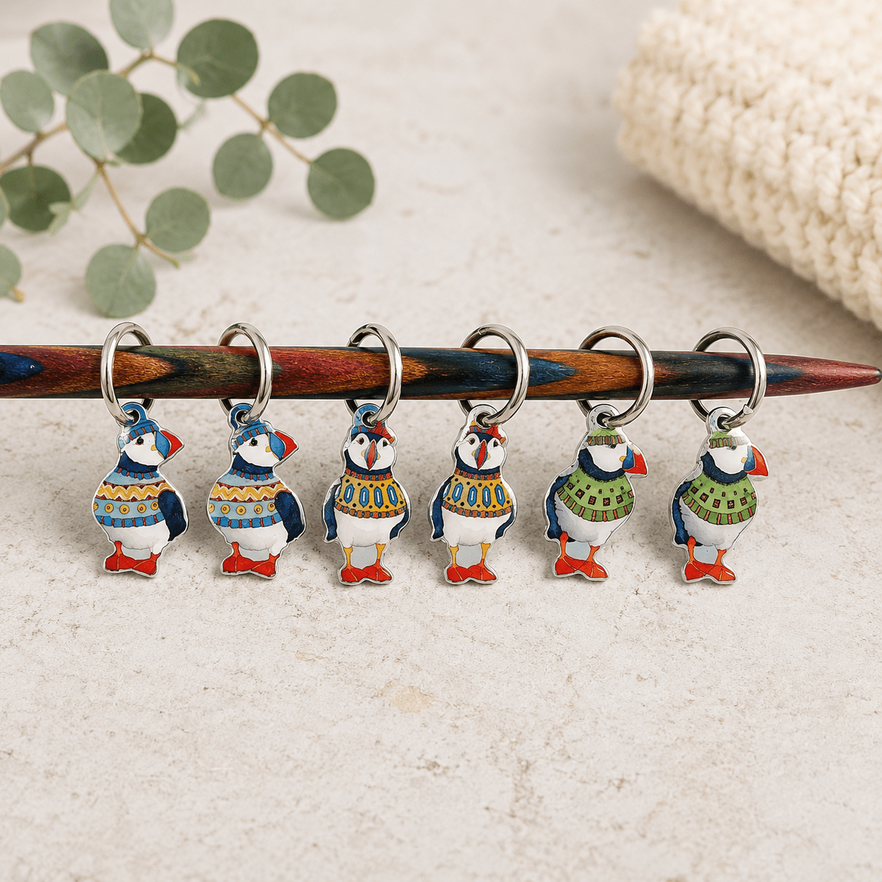 Maskemarkører i boks – ring – Woolly Puffins (figur) – Emma Ball - Strikkeredet Design - Strikketilbehør