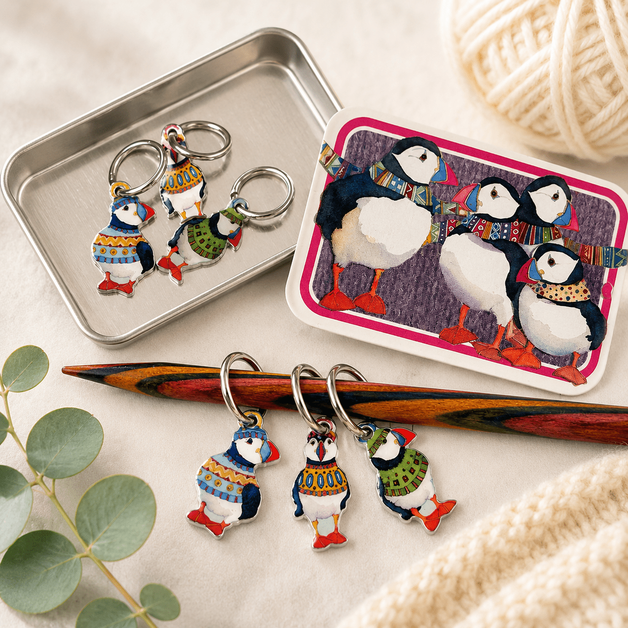 Maskemarkører i boks – ring – Woolly Puffins (figur) – Emma Ball - Strikkeredet Design - Strikketilbehør