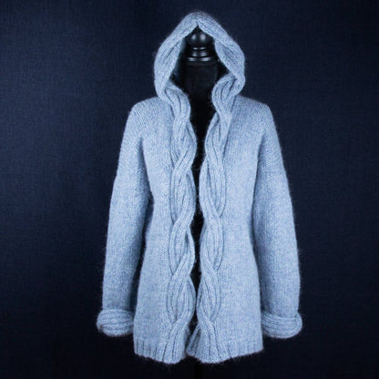 Maxi Waves jakke - deilig og tykk jakke med hette eller krave, for voksen (14 masker/10cm) - Strikkeredet Design - Strikkeoppskrift