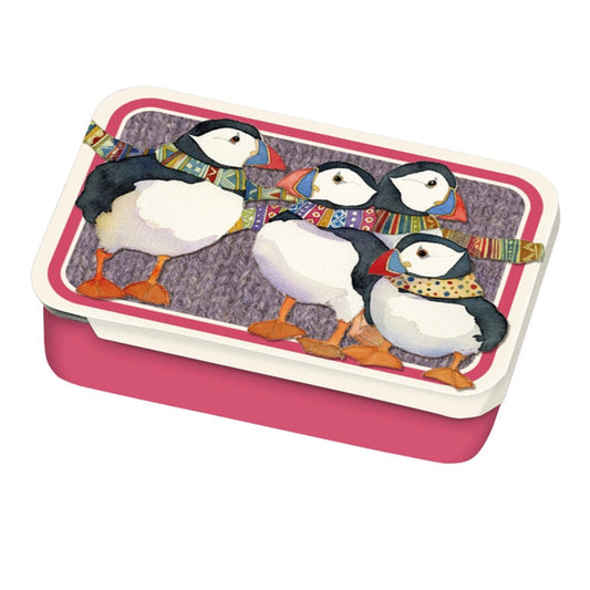 Metallboks liten – Puffins In Scarves – Emma Ball - Strikkeredet Design -