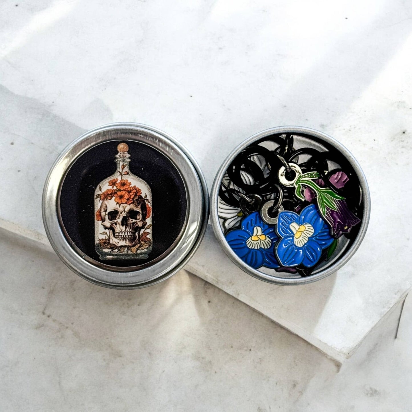 Metallboks med markører – poison garden sett – Firefly Notes - Strikkeredet Design - Annet strikketilbehør