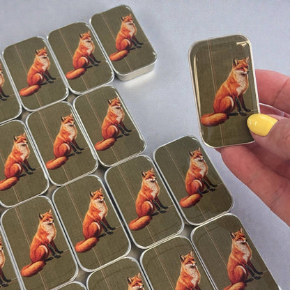 Metallboks – rev i skogen – Firefly Notes - Strikkeredet Design - Tilbehør
