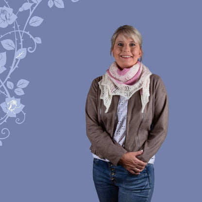 Midtsommerdrøm - elegant sjal med rillestrikk og nydelig hullstrikk - Strikkeredet Design - Strikkeoppskrift