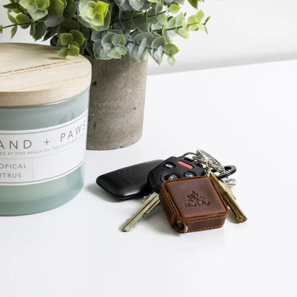 Mini - målebånd i skinn – liten og superpraktisk! - Strikkeredet Design - Thread and Maple håndlagde lærprodukter