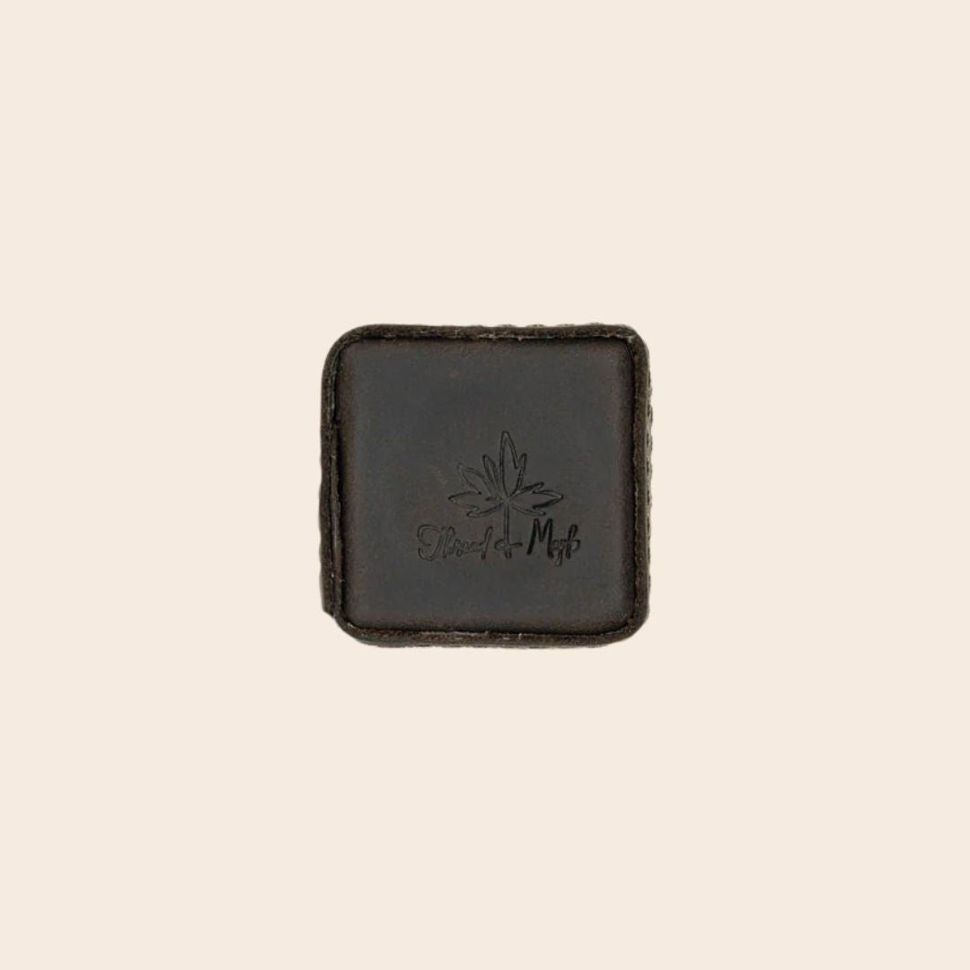 Mini - målebånd i skinn – liten og superpraktisk! - Strikkeredet Design - Thread and Maple håndlagde lærprodukter