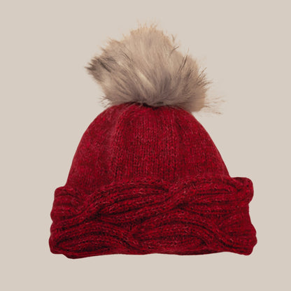 Mini Waves Lue – elegant lue med dobbeltsidig flette og justerbar passform - Strikkeredet Design - Strikkeoppskrift