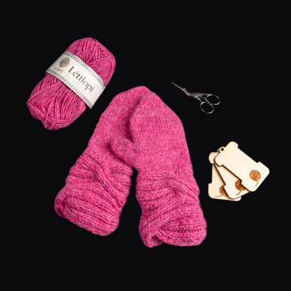 Mini Waves Votter – flotte, varme votter med dobbeltsidig flette for barn og ungdom - Strikkeredet Design - Strikkeoppskrift