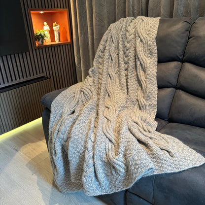 Mykt babyteppe og varmt pledd – to vakre tepper i én oppskrift - Strikkeredet Design - Strikkeoppskrift