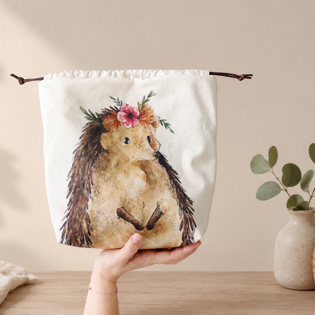 Nikki the Hedgehog – Prosjektpose – The Blue Rabbit House - Strikkeredet Design -