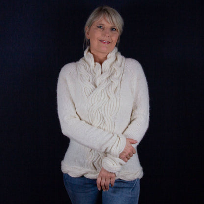 Ocean Waves Genser – delikat og feminin med en vakker dobbeltflette - Strikkeredet Design - Strikkeoppskrift