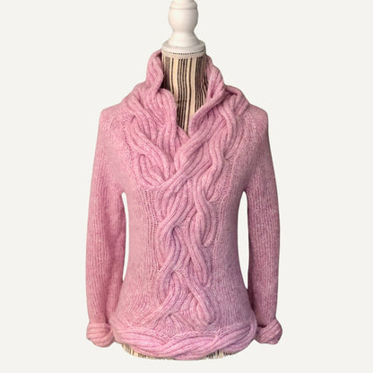 Ocean Waves Genser – delikat og feminin med en vakker dobbeltflette - Strikkeredet Design - Strikkeoppskrift