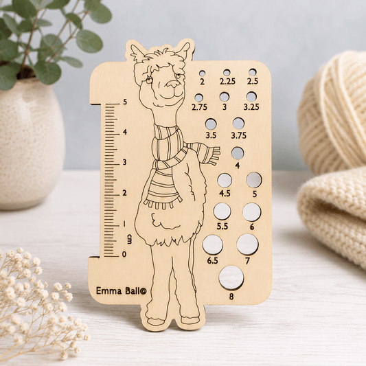 Pinnemåler i tre – Alpaca (2–8 mm) – Emma Ball - Strikkeredet Design - Annet strikketilbehør