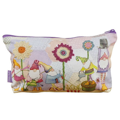 Prosjektveske med glidelås – Crafting Gnomes – Emma Ball - Strikkeredet Design -