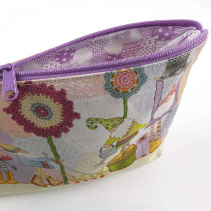 Prosjektveske med glidelås – Crafting Gnomes – Emma Ball - Strikkeredet Design -