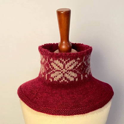 Sofies hals – varm, myk og perfekt under genseren - Strikkeredet Design - Strikkeoppskrift
