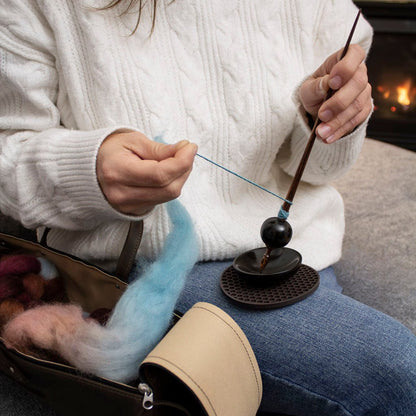 Spinneveske – designet av Andrea Mowry & Thread & Maple - Strikkeredet Design - Veske i ekte lær