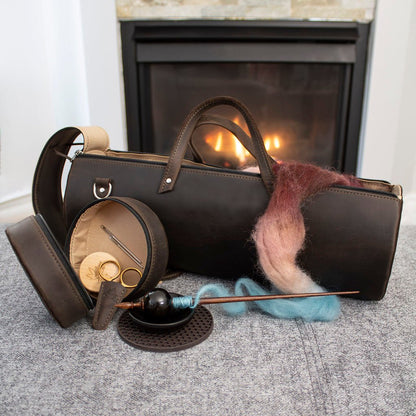 Spinneveske – designet av Andrea Mowry & Thread & Maple - Strikkeredet Design - Veske i ekte lær