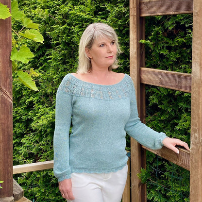 Summer date – lekker og feminin sommertopp med to bruksmåter - Strikkeredet Design - Strikkeoppskrift