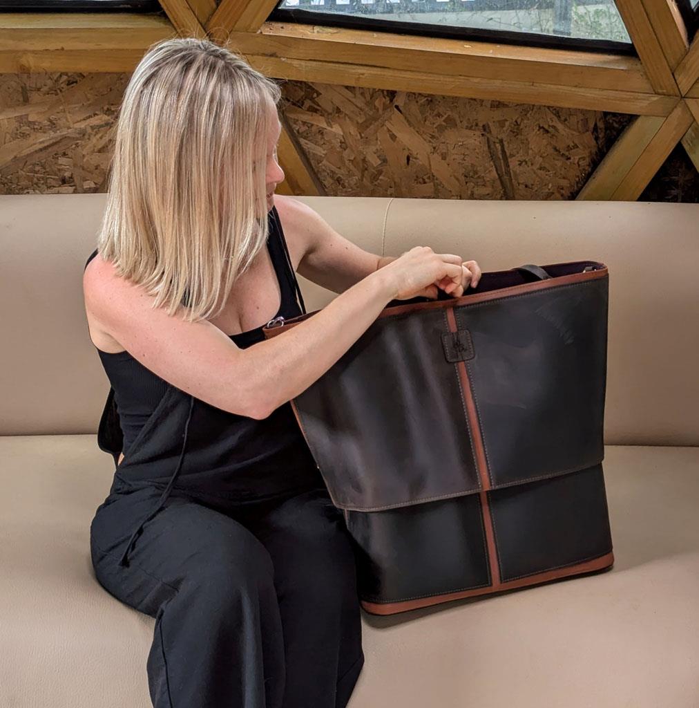 Telescopic Tote – vesken som vokser med prosjektet ditt! - Strikkeredet Design - Veske i ekte lær