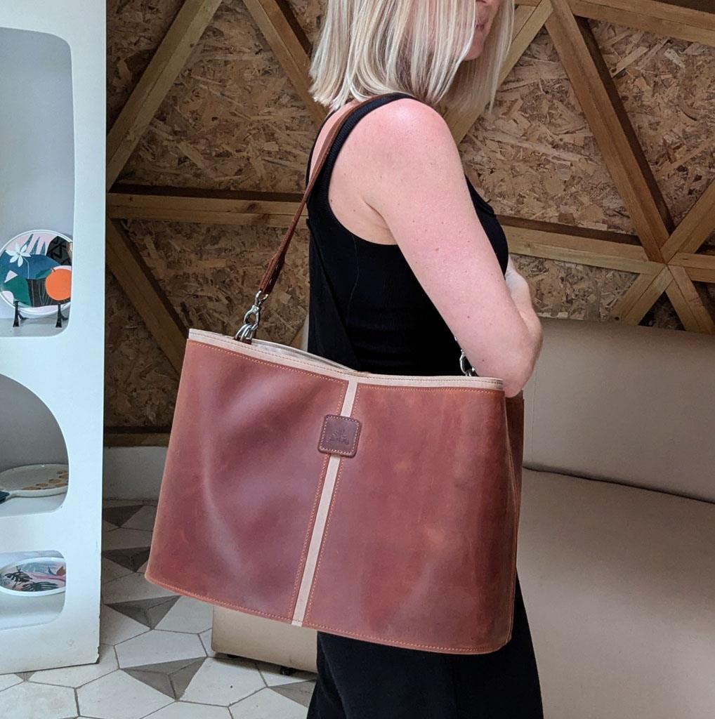 Telescopic Tote – vesken som vokser med prosjektet ditt! - Strikkeredet Design - Veske i ekte lær