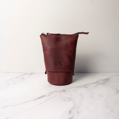 Teleskopisk skinnveske for enkel tilgang og bærbar bekvemmelighet ✨ - Strikkeredet Design - Thread and Maple håndlagde lærprodukter