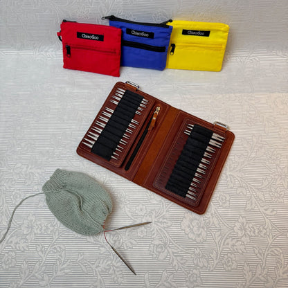 Thread and Maple Innleggsmappe i ekte lær for 2 og 3 ChiaoGoo TWIST Shorties pinnesett - Strikkeredet Design - Thread and Maple innleggsmapper for strikkeverktøy