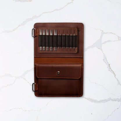 Thread and Maple Innleggsmappe i ekte lær for ChiaoGoo TWIST Blue Shorties - Strikkeredet Design - Thread and Maple innleggsmapper for strikkeverktøy