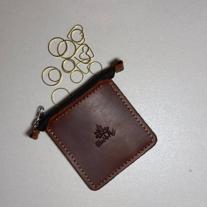 Thread and Maple kompakt veske/pung for maskemarkører og småtilbehør - Strikkeredet Design - Thread and Maple håndlagde lærprodukter