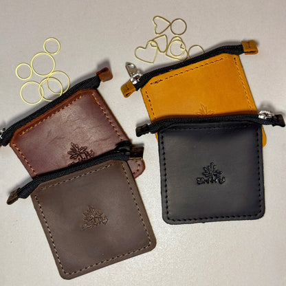 Thread and Maple kompakt veske/pung for maskemarkører og småtilbehør - Strikkeredet Design - Thread and Maple håndlagde lærprodukter