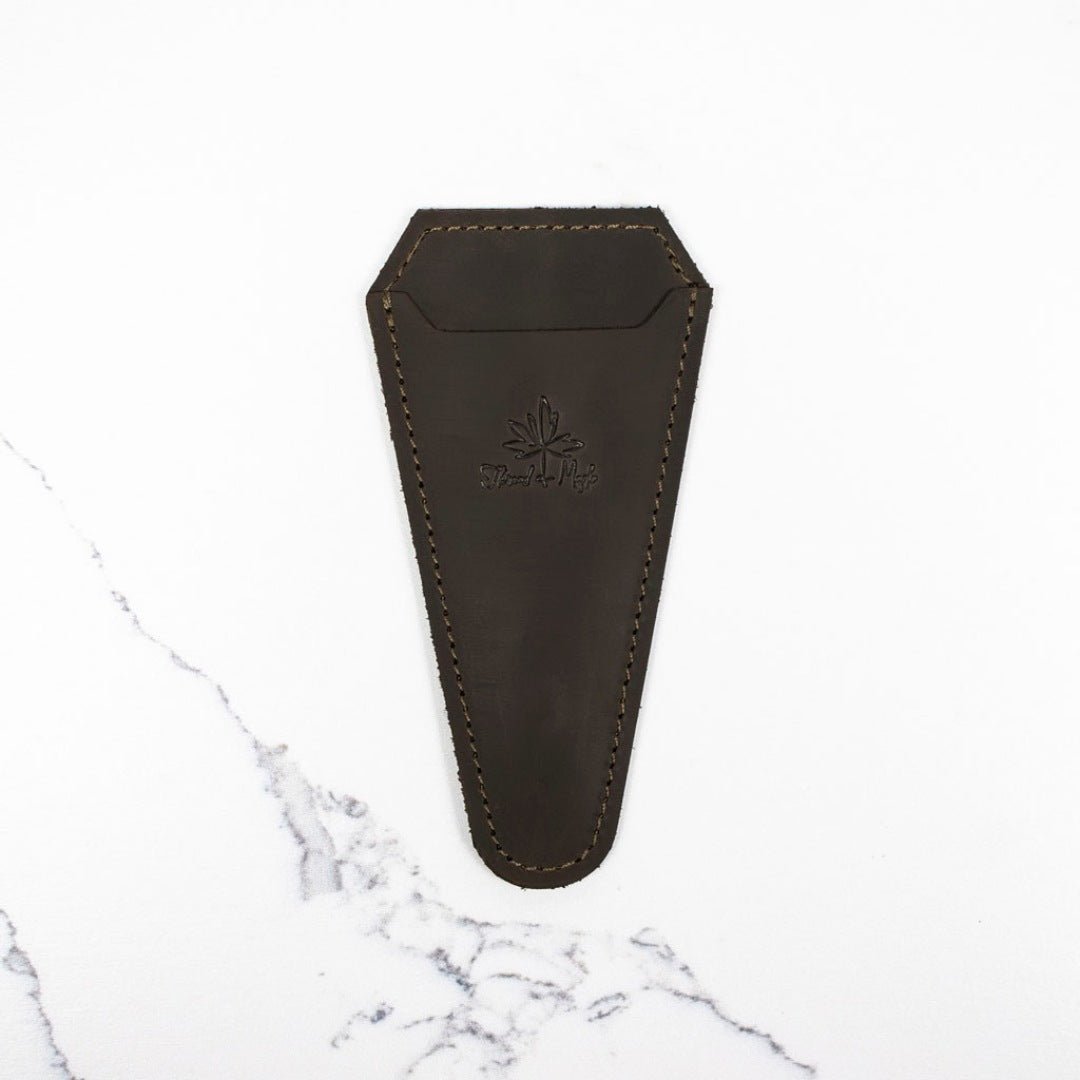 Thread and Maple magnetisk sakseetui i mykt skinn - Strikkeredet Design - Thread and Maple håndlagde lærprodukter