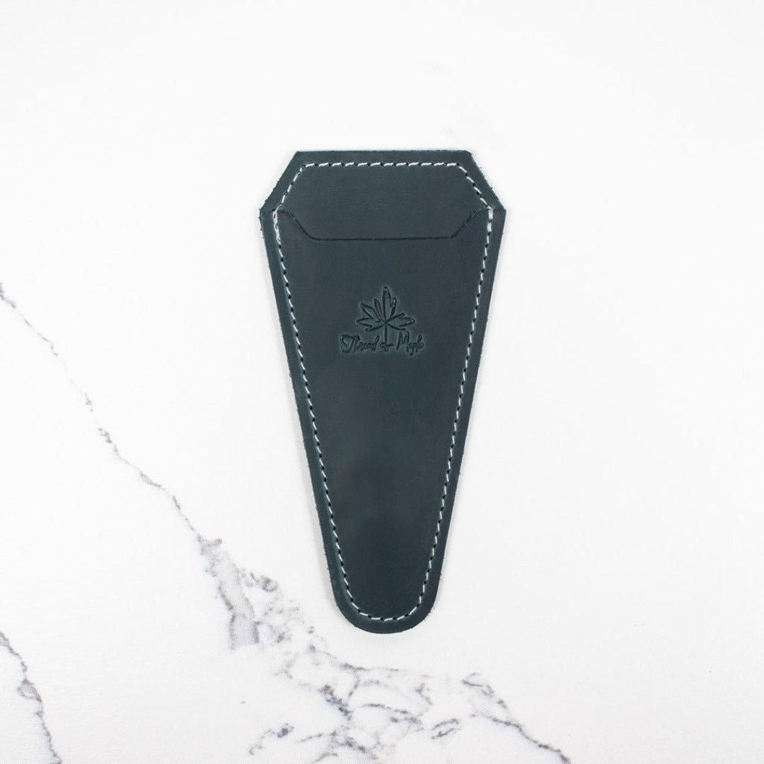 Thread and Maple magnetisk sakseetui i mykt skinn - Strikkeredet Design - Thread and Maple håndlagde lærprodukter