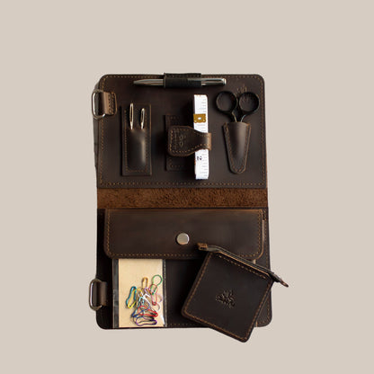 Thread and Maple Mini Utstyrsmappe – praktisk og elegant oppbevaring for strikkeverktøy - Strikkeredet Design - Thread and Maple innleggsmapper for strikkeverktøy