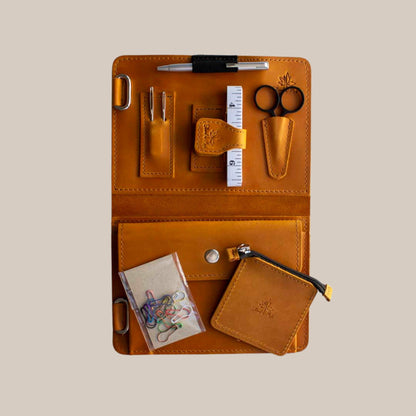 Thread and Maple Mini Utstyrsmappe – praktisk og elegant oppbevaring for strikkeverktøy - Strikkeredet Design - Thread and Maple innleggsmapper for strikkeverktøy