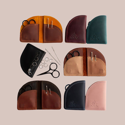 Thread and Maple “On the Go” etui med saks, stoppenåler og maskemarkører - Strikkeredet Design - Håndlagde lærprodukter T og M
