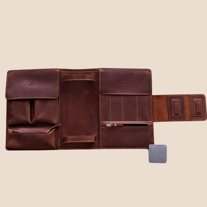 Thread and Maple perm (omslag) i mykt lær – organisér hekleutstyret ditt med stil - Strikkeredet Design - Thread and Maple hekleutstyrsperm