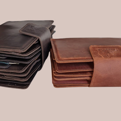 Thread and Maple perm (omslag) i mykt lær – organisér strikkeutstyret ditt med stil - Strikkeredet Design - Thread and Maple håndlagde lærprodukter