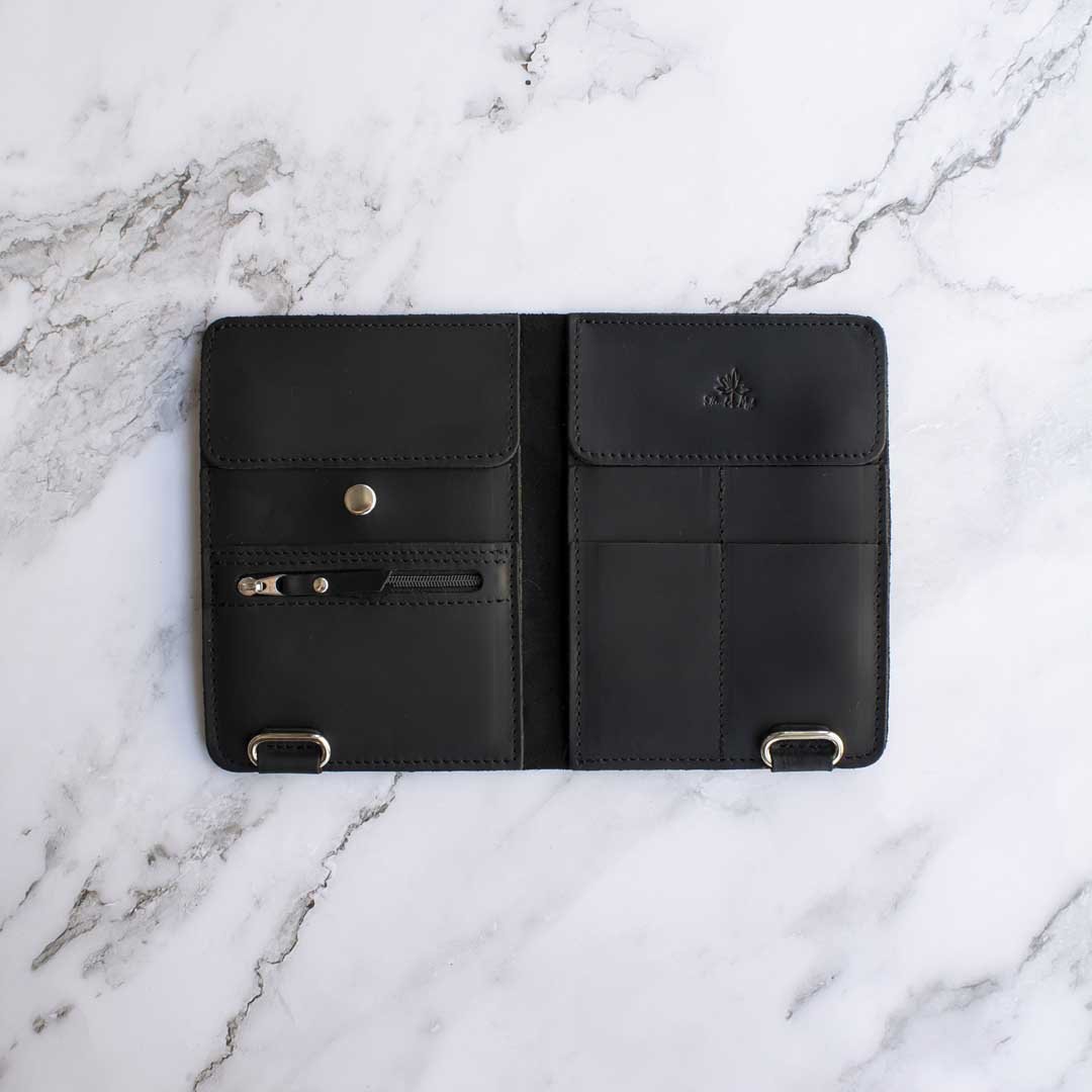 Thread and Maple Prosjektmappe – ideell oppbevaring for verktøy til pågående strikkeprosjekter - Strikkeredet Design - Thread and Maple innleggsmapper for strikkeverktøy