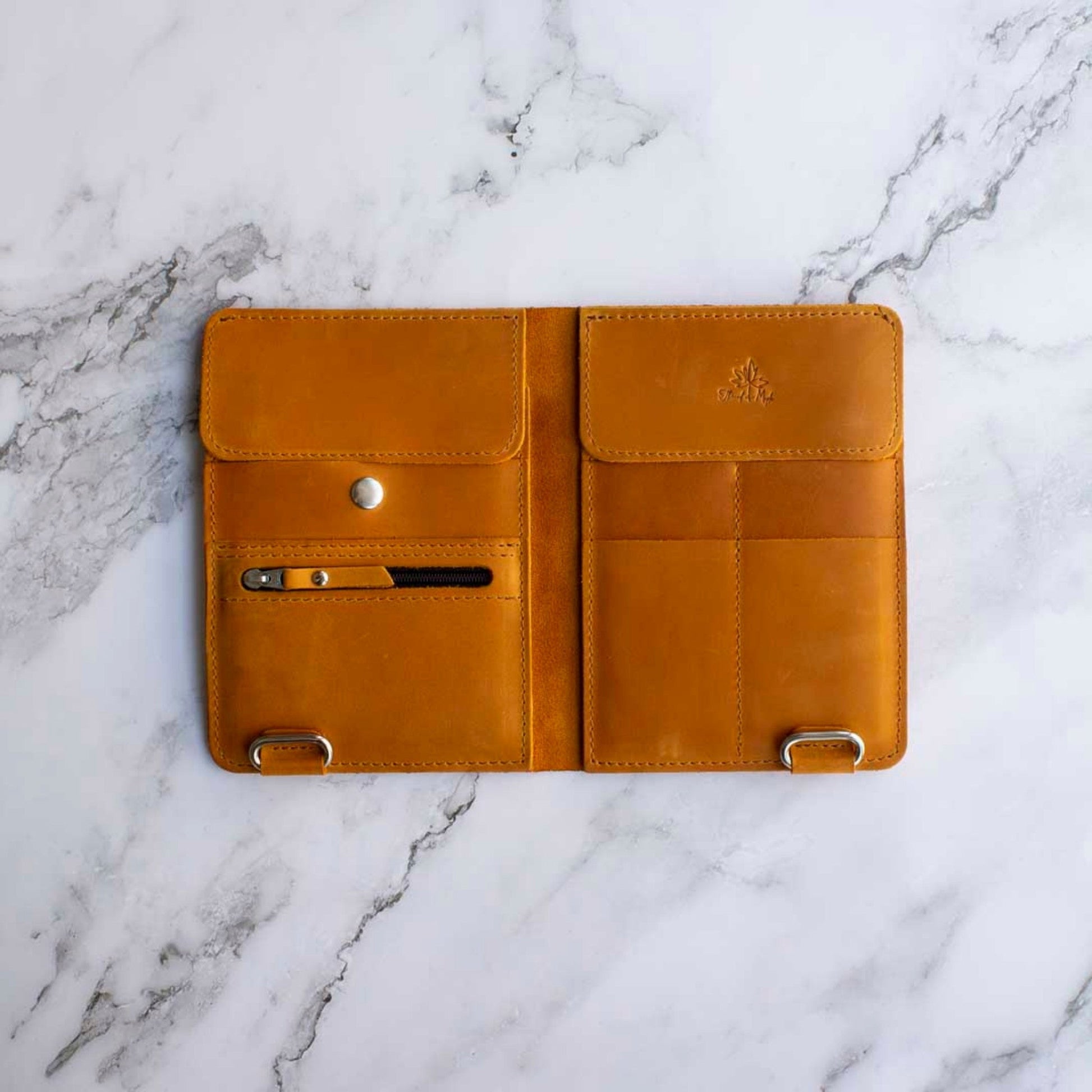 Thread and Maple Prosjektmappe – ideell oppbevaring for verktøy til pågående strikkeprosjekter - Strikkeredet Design - Thread and Maple innleggsmapper for strikkeverktøy