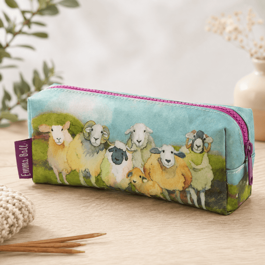 Tilbehørsveske/pennal – Felted Sheep – Emma Ball - Strikkeredet Design -